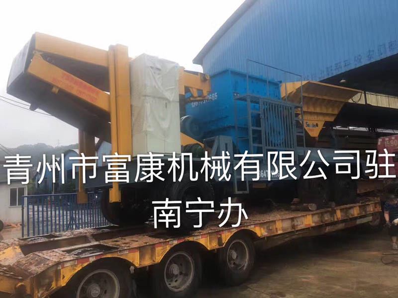 移动箱式午夜家庭影院站